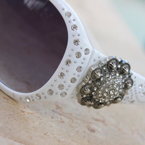 Montana West Sunglasses in White w/Silver Swirl Flower Concho Accents main image 4